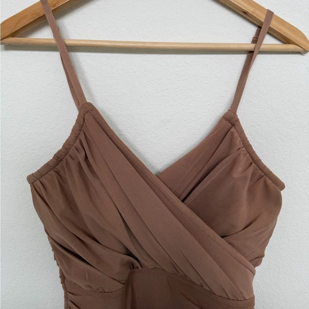 Elliatt Pippa Dress, Nude/Mocha Size M Ruched Bodycon Midi Dress - Picture 5 of 8
